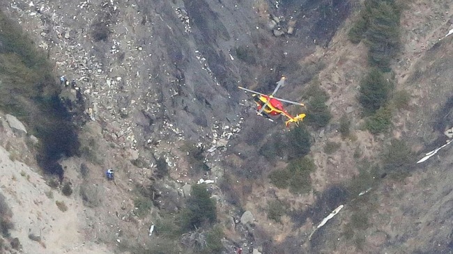 Hiện trường vụ m&aacute;y bay rơi ở Ph&aacute;p của h&atilde;ng h&agrave;ng kh&ocirc;ng Đức Germanwings 