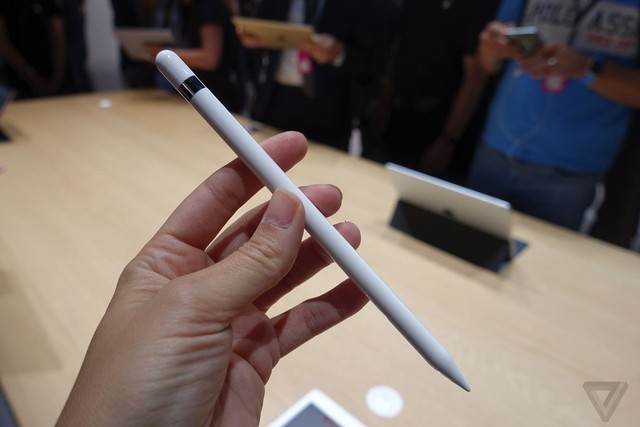 Chiếc b&uacute;t từ Apple Pencil được d&ugrave;ng cho d&ograve;ng m&aacute;y iPad Pro