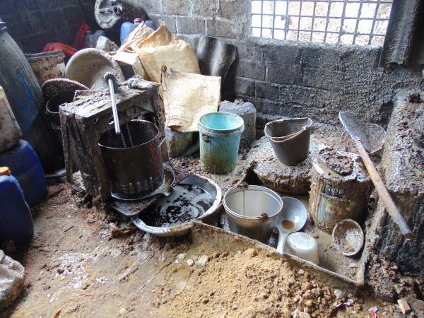 cơ sở l&agrave;m mỡ bẩn đ&oacute;ng chai