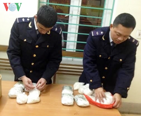 C&ocirc;ng an Quảng Ninh thu giữ 8,2kg ma t&uacute;y đ&aacute; v&agrave; ma t&uacute;y tổng hợp đang tr&ecirc;n đường vận chuyển