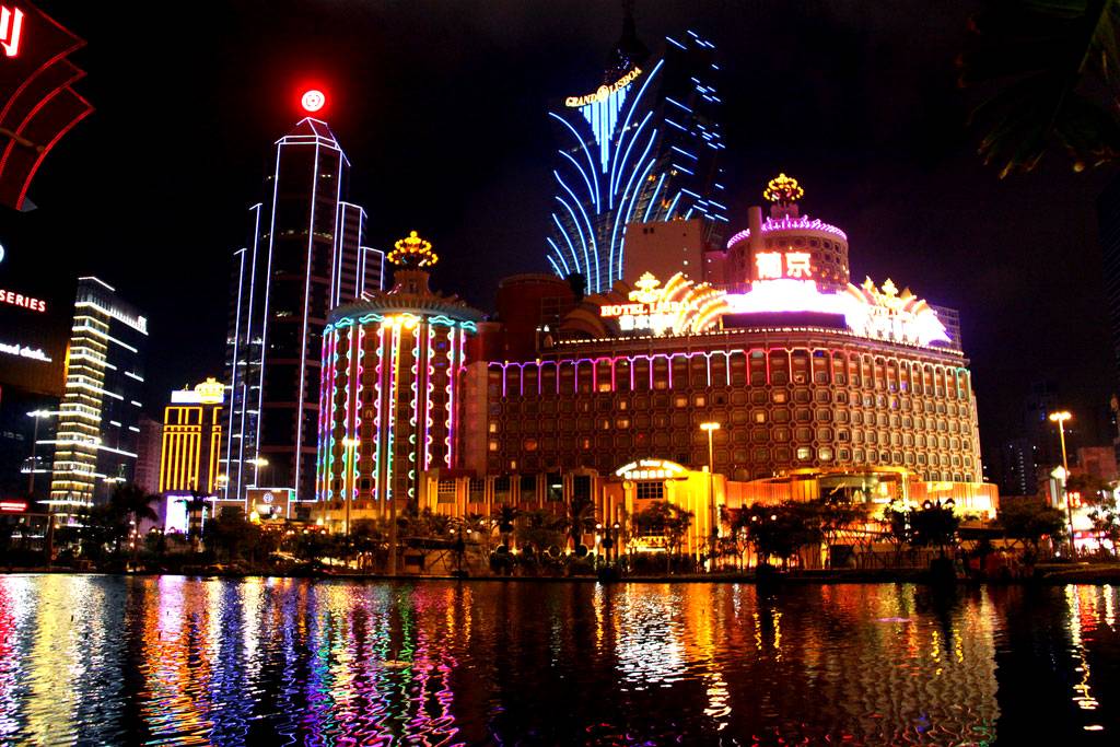 Một trong những nguy&ecirc;n nh&acirc;n khiến doanh thu casino ở Ma Cao sụt giảm l&agrave; cuộc biểu t&igrave;nh ở Hồng K&ocirc;ng