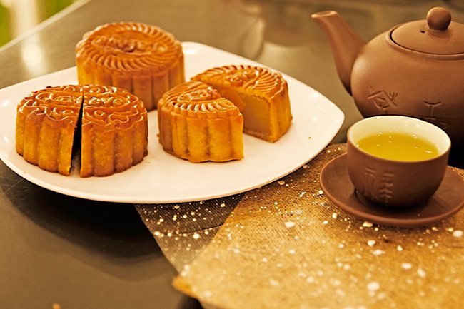 B&aacute;nh trung thu trong m&acirc;m cỗ trung thu 
