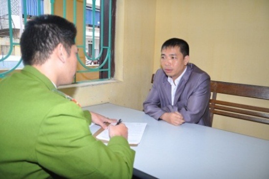 Mang quan t&agrave;i đi đ&ograve;i nợ