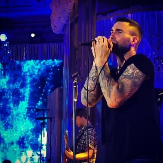 Lễ cưới c&oacute; sự g&oacute;p mặt của Maroon 5 c&ugrave;ng nhiều người nổi tiếng