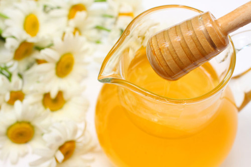 B&agrave; bầu kh&ocirc;ng n&ecirc;n uống mật ong trực tiếp m&agrave; n&ecirc;n pha với nước s&ocirc;i