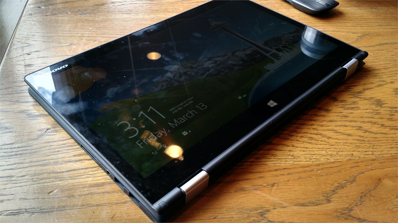 Yoga 3 c&oacute; thể xoay gập m&agrave;n h&igrave;nh 360 độ