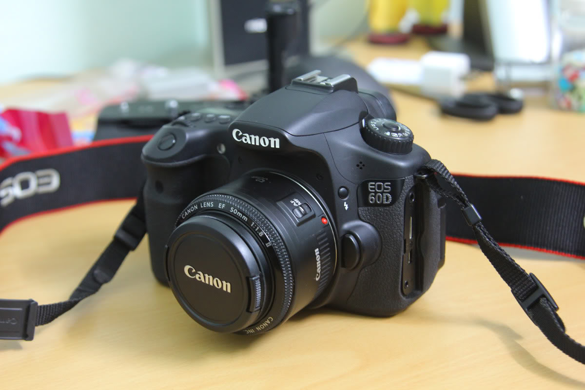 D60 d&ograve;ng m&aacute;y ảnh gi&aacute; rẻ nhất trong ph&acirc;n kh&uacute;c m&aacute;y chuy&ecirc;n của Canon