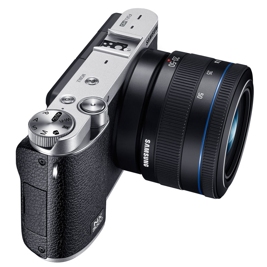 M&aacute;y ảnh gi&aacute; rẻ Samsung EV NX3000 sử dụng thẻ micro SD nhỏ gọn