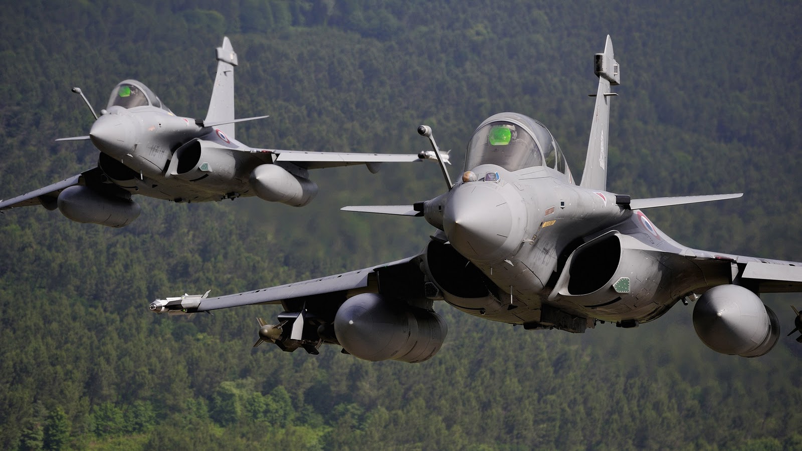 M&aacute;y bay chiến đấu Rafale của Ph&aacute;p đ&atilde; tham gia thực hiện một đợt kh&ocirc;ng k&iacute;ch quy m&ocirc; lớn nhằm v&agrave;o IS tại Syria