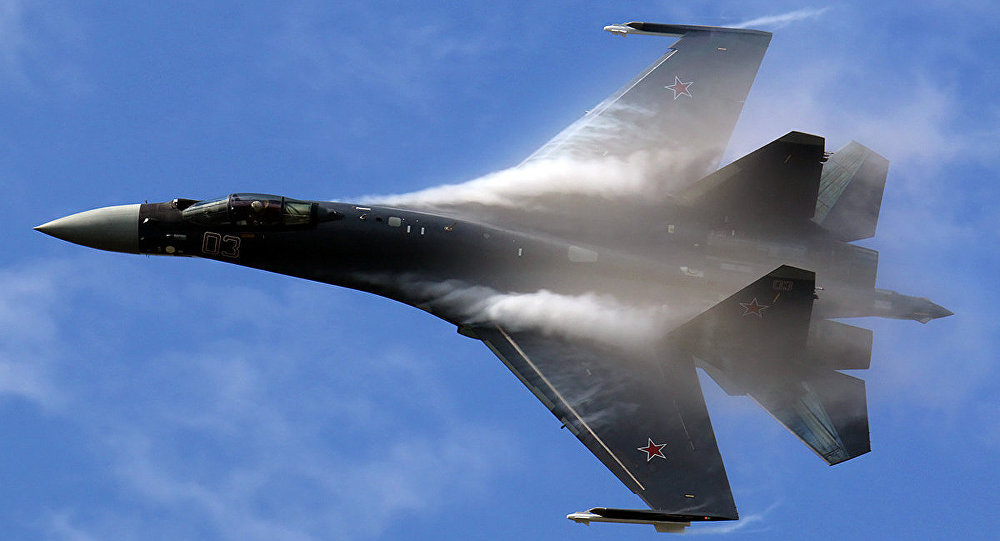 M&aacute;y bay chiến đấu Su-35 l&agrave; một trong những chiến đấu cơ mạnh mẽ nhất thế giới