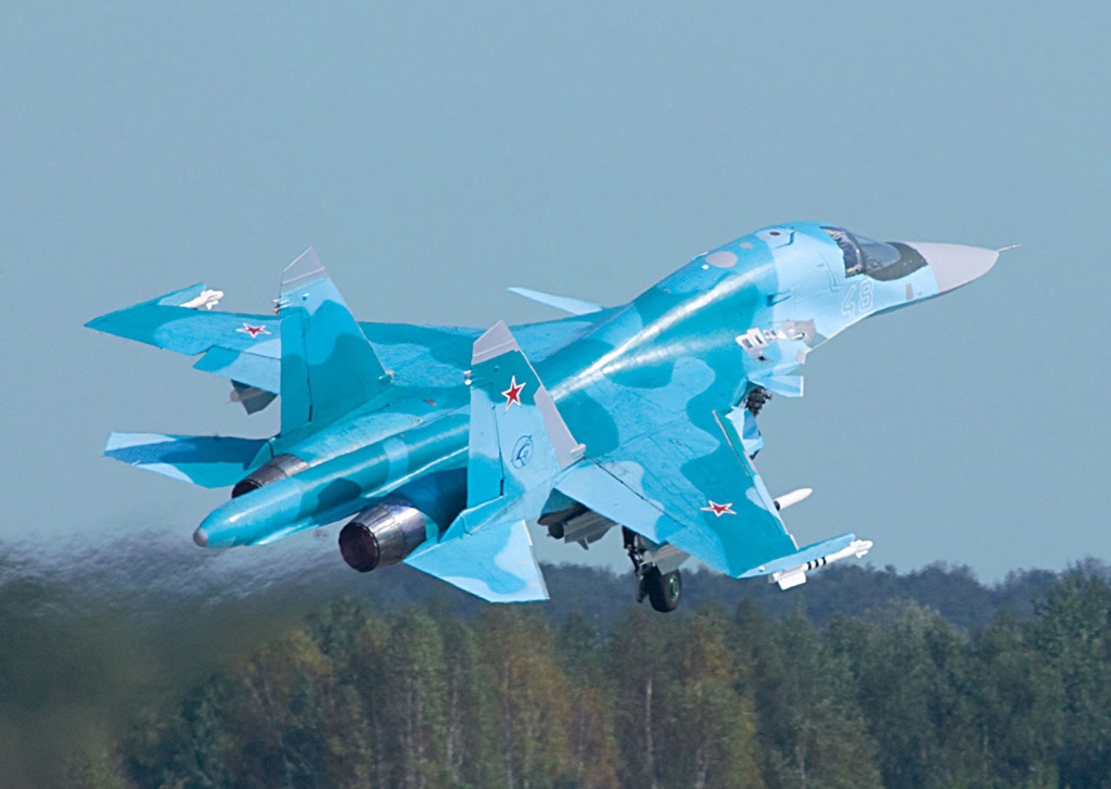 M&aacute;y bay Su-34 sở hữu hệ thống vũ kh&iacute; mạng mẽ, hiện đại