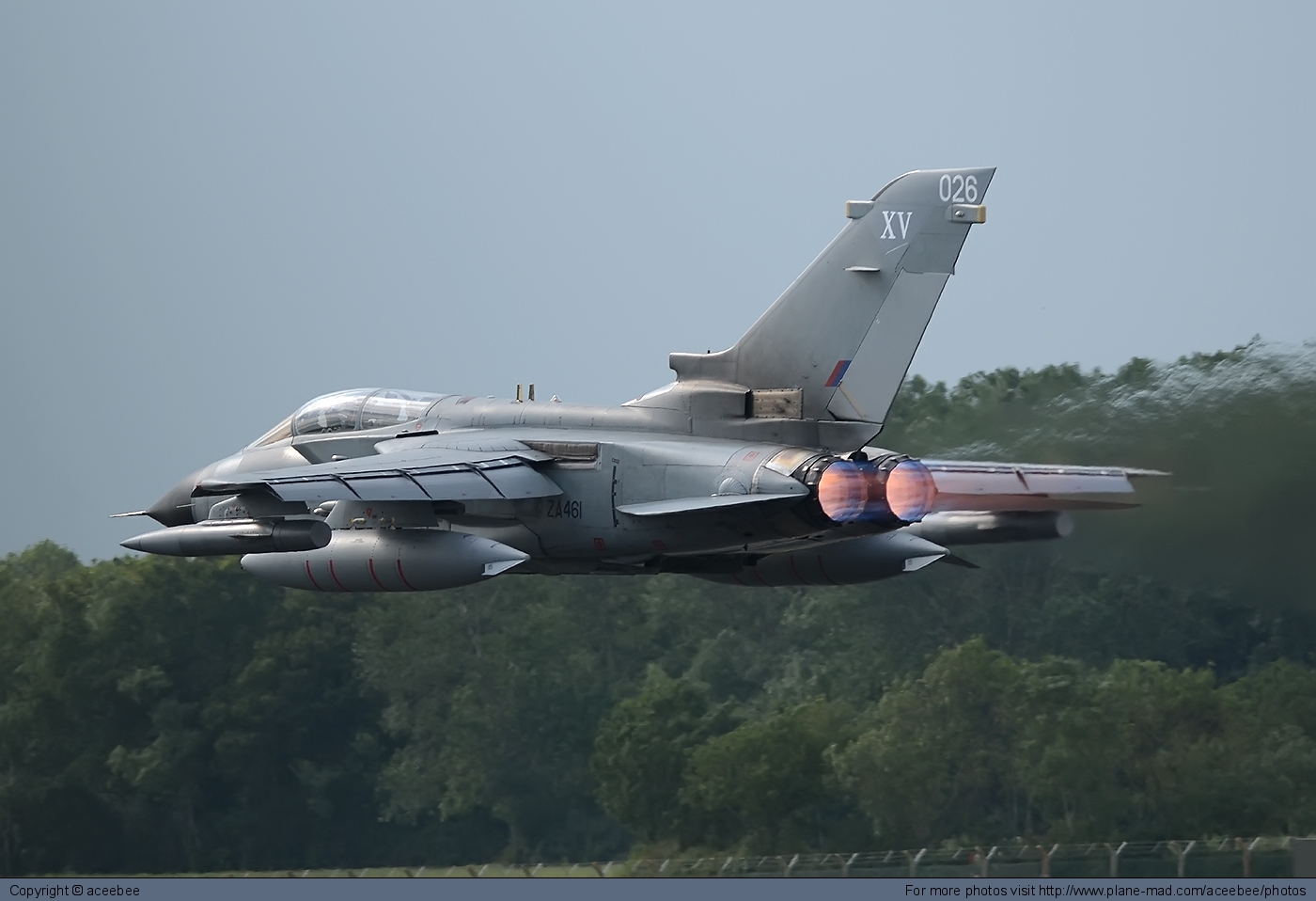Panavia Tornado GR4 được phát triển dựa trên các phiên bản Tornado trước đó như Tornado F.2 và Tornado F.3.