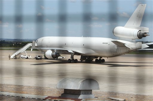 Máy bay chở hàng của hàng kh&ocirc;ng Western Global ,Mỹ bị giữ tại Zimbabwe sau khi phát hi&ecirc;̣n xác ch&ecirc;́t b&acirc;́t thường 