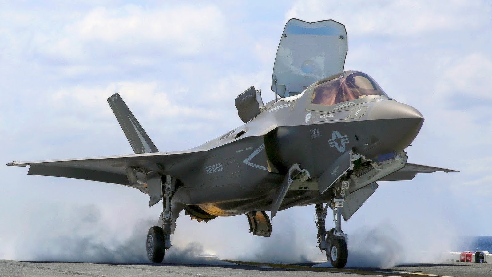 Mỹ đang thử nghiệm phi&ecirc;n bản F-35B của m&aacute;y bay F-35 tr&ecirc;n t&agrave;u tấn c&ocirc;ng đổ bộ USS America