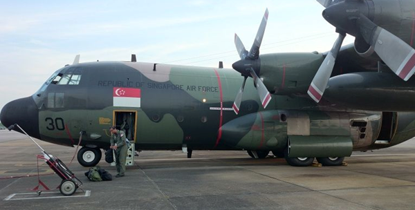Qu&acirc;n đội c&aacute;c nước đang nỗ lực truy t&igrave;m tung t&iacute;ch m&aacute;y bay AirAsia mất t&iacute;ch