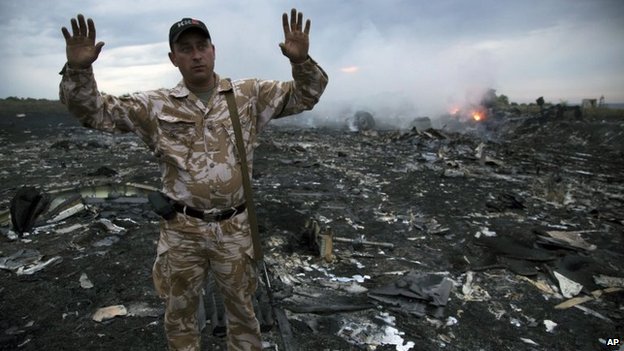 Maylaysia quyết đ&ograve;i c&ocirc;ng bằng trong sự kiện m&aacute;y bay Malaysia MH17 rơi