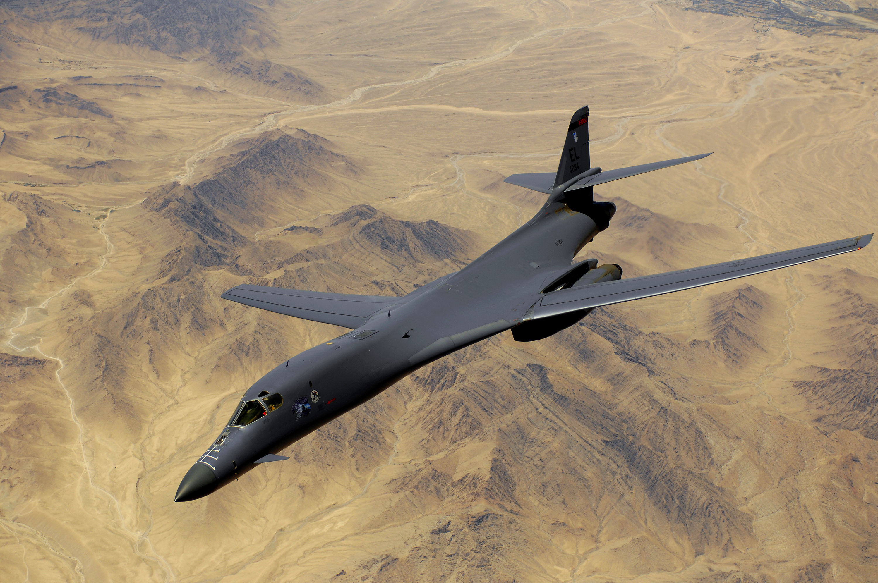 M&aacute;y bay n&eacute;m bom B-1 Lancer được sản xuất nhằm thay thế huyền thoại B-52