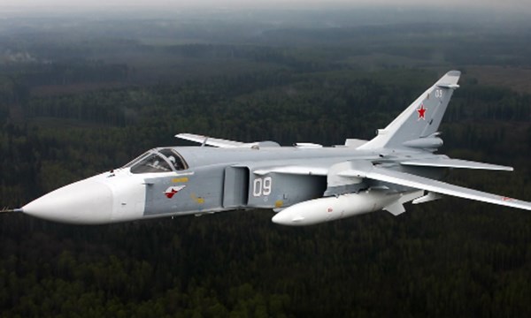 Một m&aacute;y bay qu&acirc;n sự Sukhoi Su-24M của Nga