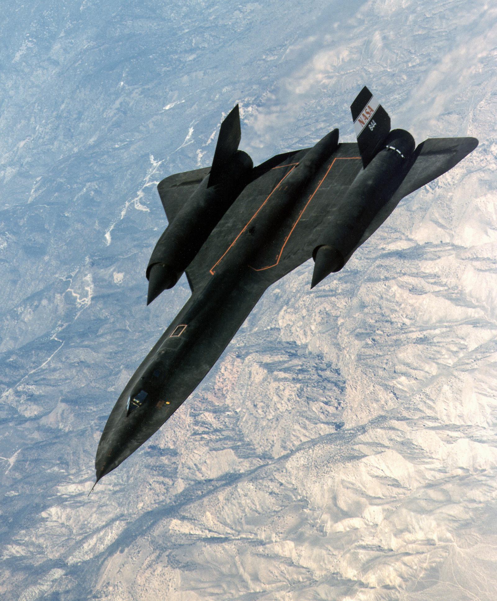 Ngo&agrave;i Kh&ocirc;ng qu&acirc;n Mỹ, m&aacute;y bay qu&acirc;n sự SR-71 cũng được NASA sử dụng