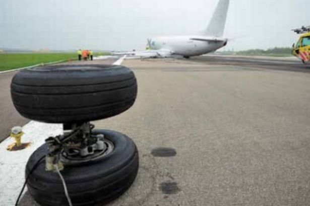 M&aacute;y bay rơi b&aacute;nh xe ngay tr&ecirc;n s&acirc;n băng c&oacute; thể đ&atilde; ph&aacute;t nổ v&igrave; chở một lượng lớn nhi&ecirc;n liệu