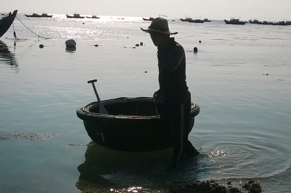 Tin tức mới nhất về vụ m&aacute;y bay rơi ở đảo Ph&uacute; Qu&yacute; từ cha con &ocirc;ng Ph&ugrave;ng đ&atilde; gi&uacute;p lực lượng cứu hộ thuận lợi hơn trong việc t&igrave;m kiếm cứu nạn