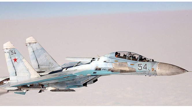Một m&aacute;y bay Su-27 của Nga bay b&ecirc;n ngo&agrave;i kh&ocirc;ng phận ph&iacute;a Bắc Na Uy năm 2008