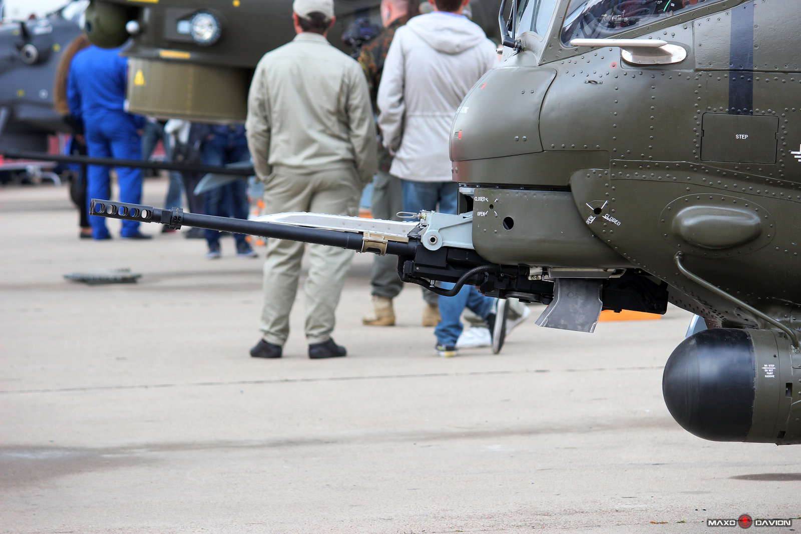 Mi-35M được trang bị háo nòng kép GSh-23V cỡ 23mm với cơ số đạn 450-470 viên và có khả năng mang 2,4 tấn vũ khí trên 4 giá treo.
