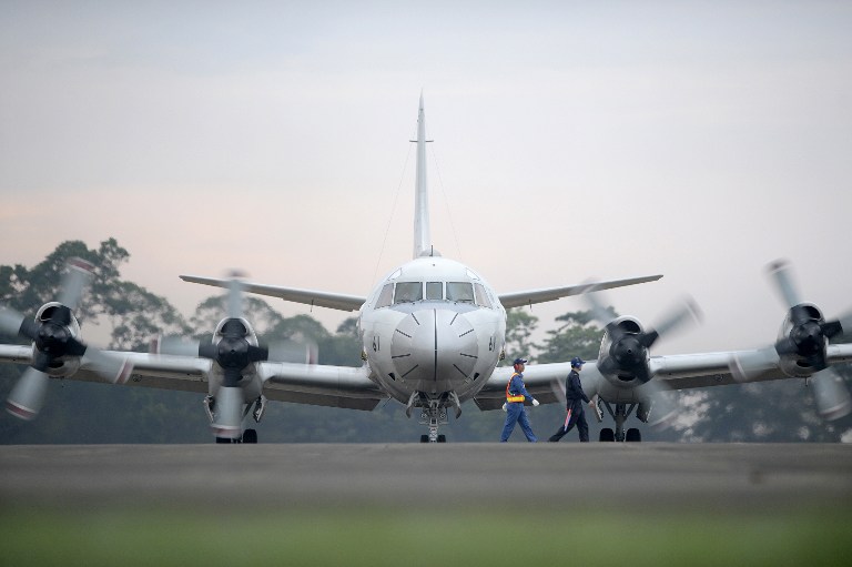 M&aacute;y bay tuần tra săn ngầm P-3C Orion c&oacute; k&iacute;p chiến đấu 11 người