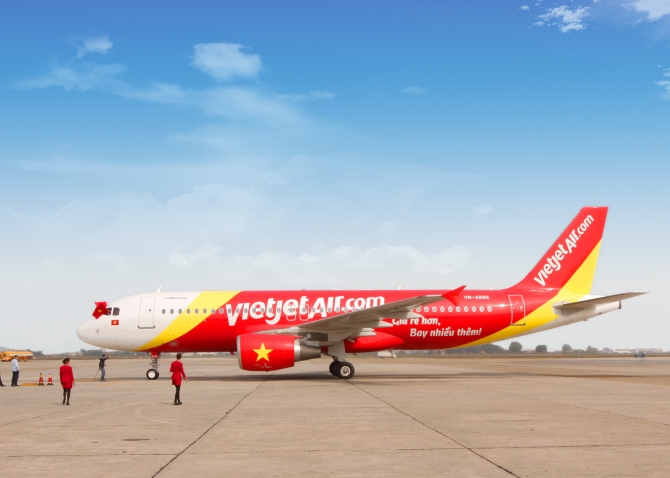Một t&agrave;u bay của h&atilde;ng h&agrave;ng kh&ocirc;ng Vietjet