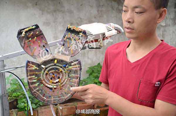 Nh&agrave; s&aacute;ng chế Cheng Gongke v&agrave; m&aacute;y gội đầu tự đồng do anh ph&aacute;t minh