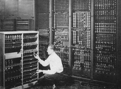 'Cha đẻ' của m&aacute;y t&iacute;nh x&aacute;ch tay ng&agrave;y nay l&agrave; m&aacute;y t&iacute;nh ENIAC
