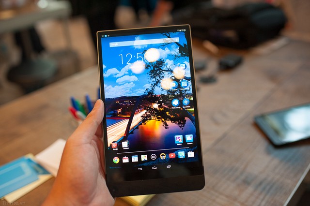 Dell Venue * &000 một chiếc m&aacute;y t&iacute;nh bảng chơi game tốt c&ugrave;ng thiết kế lạ, m&agrave;n h&igrave;nh độ ph&acirc;n giải cao c&ugrave;ng chất lượng th&acirc;n m&aacute;y tốt