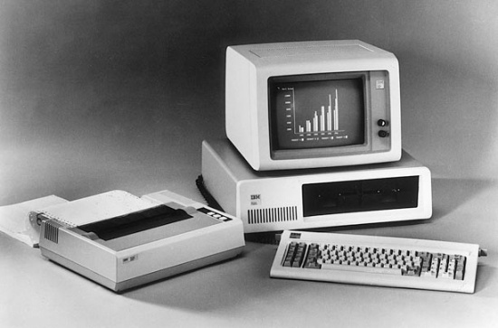 M&aacute;y t&iacute;nh IBM ch&acirc;m ng&ograve;i cho sự b&ugrave;ng nổ m&aacute;y t&iacute;nh hiện nay