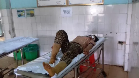 Một trong những nạn nh&acirc;n vụ lật m&aacute;y x&uacute;c