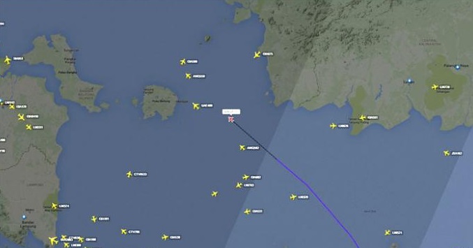 Vị trí máy bay màu đỏ được cho là nơi nhận tín hiệu cối cùng của máy bay QZ 8501 của Air Asia