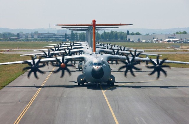 Airbus A400M Atlas l&agrave; chiếc m&aacute;y bay vận tải qu&acirc;n sự c&aacute;nh quạt v&ocirc; c&ugrave;ng nổi tiếng