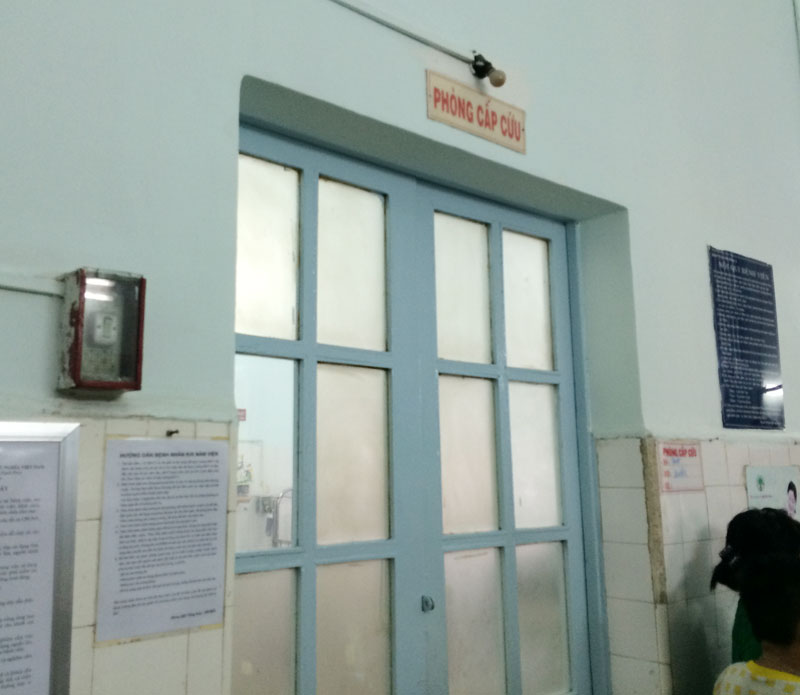 Hiện cháu D. đang được theo dõi đặc biệt tại phòng cấp cứu vì ngộ độc thuốc diệt cỏ nặng Hiện cháu D. đang được theo dõi đặc biệt tại phòng cấp cứu vì ngộ độc thuốc diệt cỏ nặng