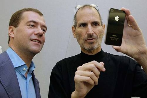 Thủ tướng Nga d&ugrave;ng điện thoại iPhone