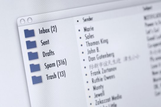Th&oacute;i quen check mail mỗi s&aacute;ng kh&ocirc;ng gi&uacute;p l&agrave;m việc năng suất hơn
