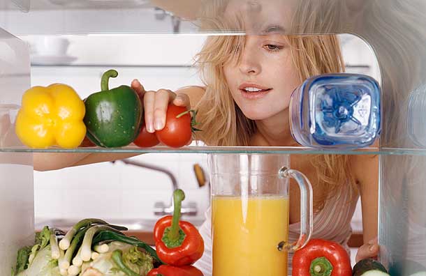 Một mẹo khử m&ugrave;i h&ocirc;i tủ lạnh kh&aacute; đơn giản đ&oacute; l&agrave; d&ugrave;ng khăn b&ocirc;ng đặt trong ngăn để 13Win OKVIP Cá cược bóng đá