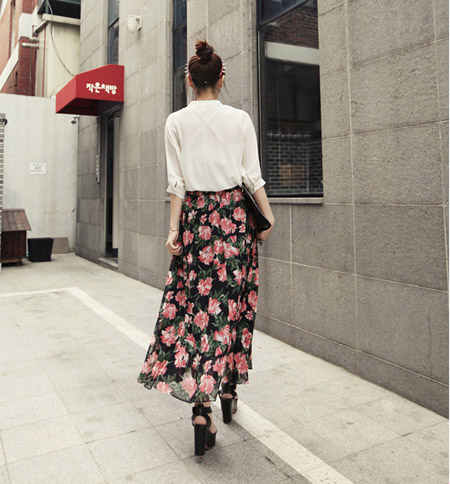 Đẹp cuốn h&uacute;t với &aacute;o sơ mi trắng kết hợp c&ugrave;ng ch&acirc;n v&aacute;y maxi