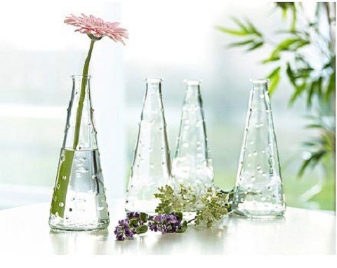 Đặt những b&igrave;nh nước nhỏ tr&ecirc;n b&agrave;n l&agrave;m việc l&agrave; một mẹo phong thủy gi&uacute;p chủ nh&acirc;n c&oacute; cơ hội thăng tiến trong sự nghiệp