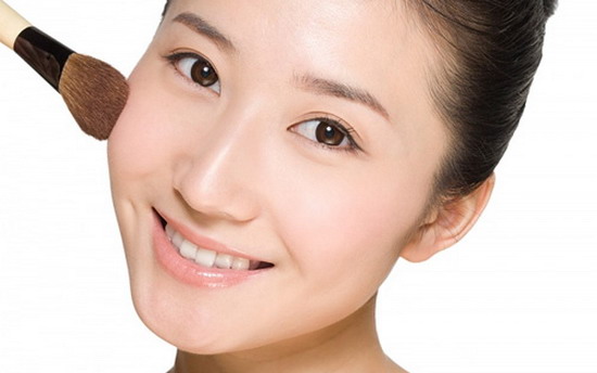 Tán ph&acirc;́n n&ecirc;̀n đúng kỹ thu&acirc;̣t sao cho tự nhi&ecirc;n, trong veo 
