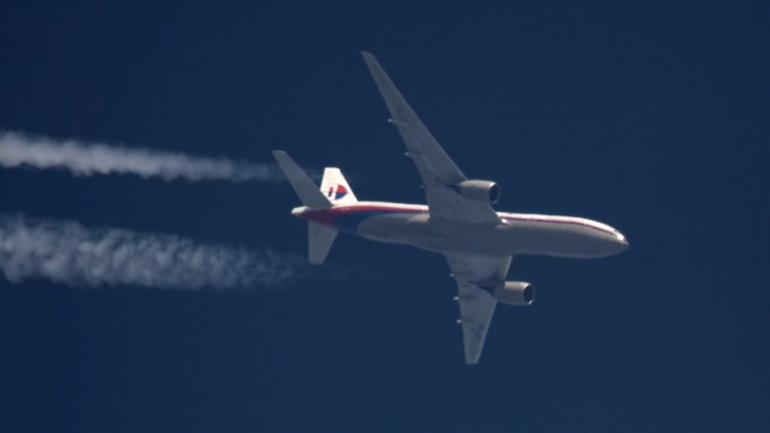 Máy bay MH17 của hãng Malaysia Airlines đã bay vào địa phận Ukraine và bị bắn hạ. Hiện chưa có bên nào nhận trách nhiệm và bên nào sẽ bồi thường cho các khành khách vẫn chưa được rõ.