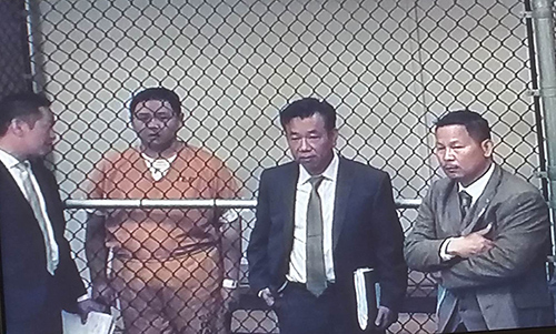 Luật sư Đỗ Phủ v&agrave; Minh B&eacute;o trong phi&ecirc;n điều trần đầu ti&ecirc;n