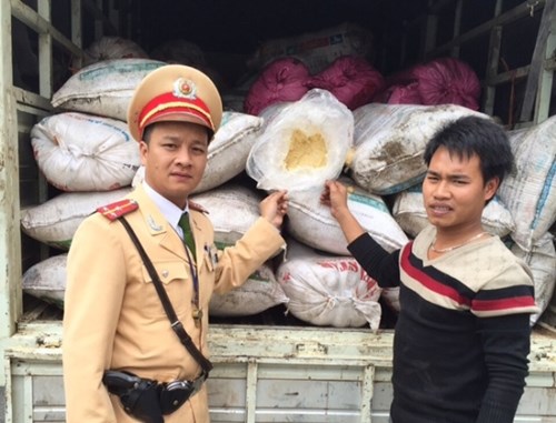 Mỡ bẩn su&yacute;t &lsquo;đầu độc&rsquo; người d&acirc;n H&agrave; Th&agrave;nh