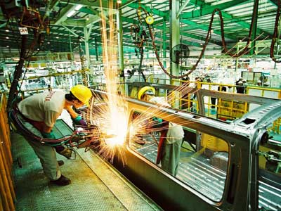 Tiếp tục cải thiện m&ocirc;i trường kinh doanh v&agrave; n&acirc;ng cao năng lực cạnh tranh