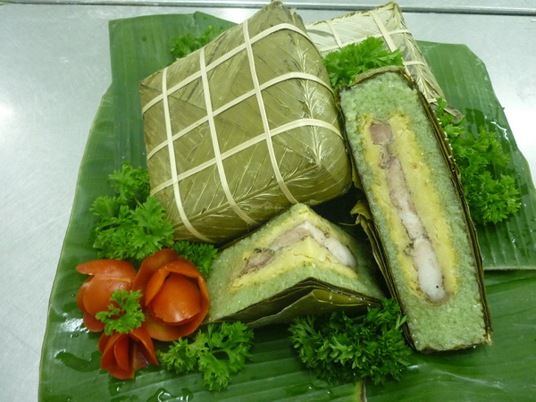 Thực đơn món ăn Tết không thể thiếu bánh chưng xanh