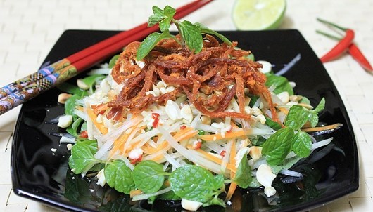 rau nộm l&agrave; m&oacute;n ăn Tết độc đ&aacute;o v&agrave; dễ l&agrave;m