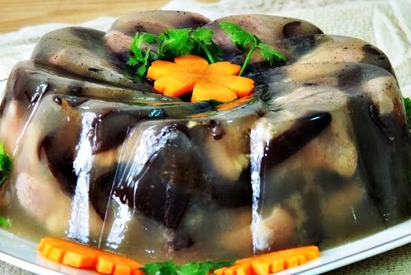 thịt đông là món ăn Tết thường dùng kèm với dưa hành
